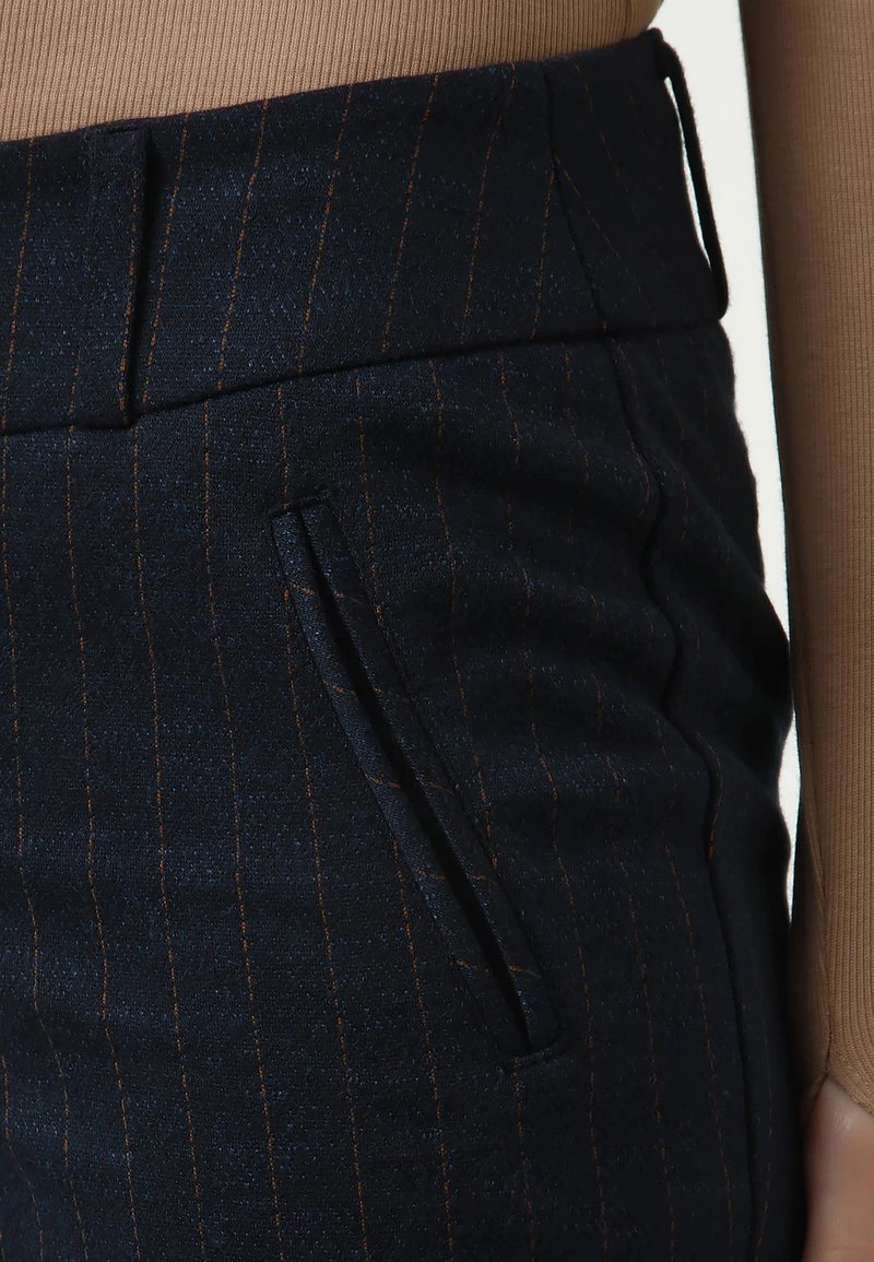 Presa π Madam-T Donna RYLANA - Chino - Dunkelblau π - immagine 6